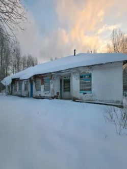 Здание площадью 337,8 кв.м, земельный участок, площадью 2025 кв.м: Республика Коми, г. Сосногорск, пгт. Войвож, ул. Больничная, д. 4а, строен. 3